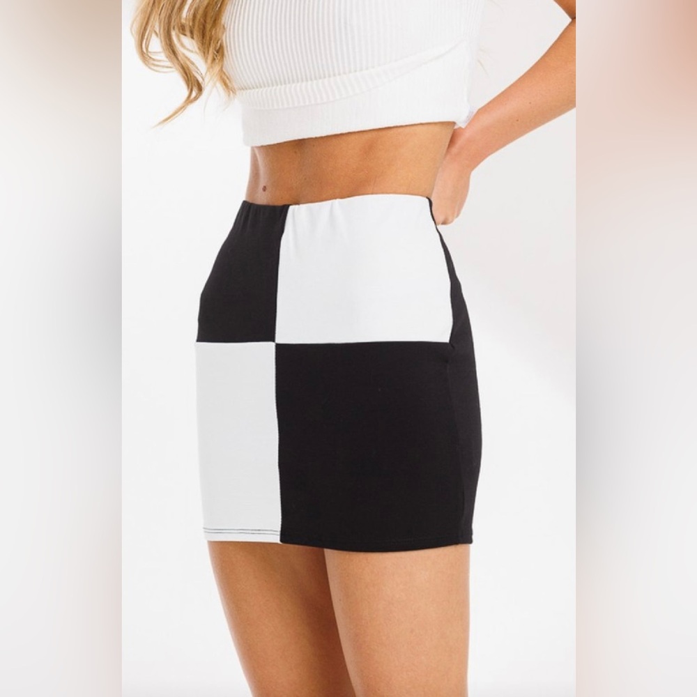 Black and White Checkered Skirt - Picture 5 of 7